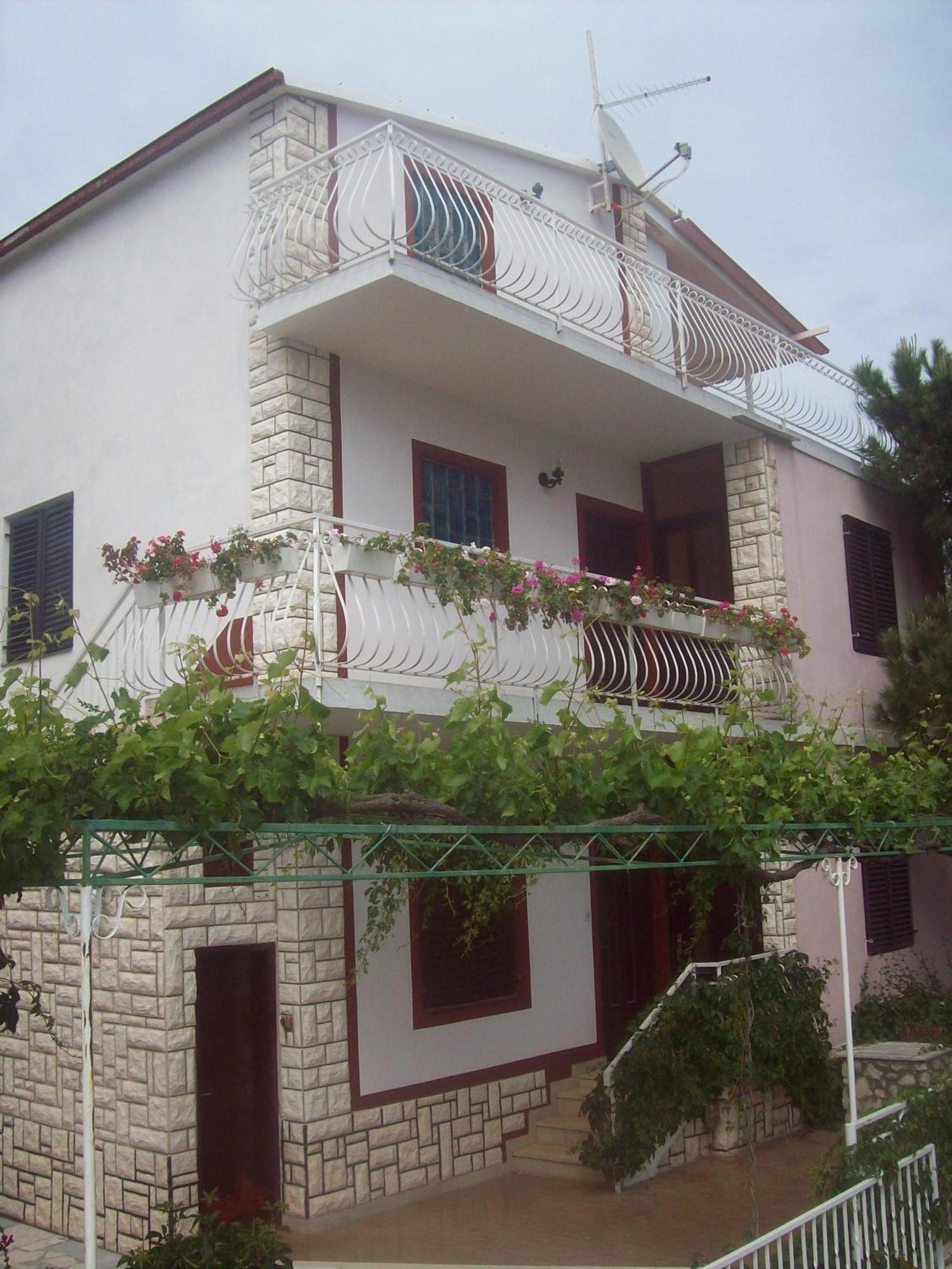 Lucija Trogir