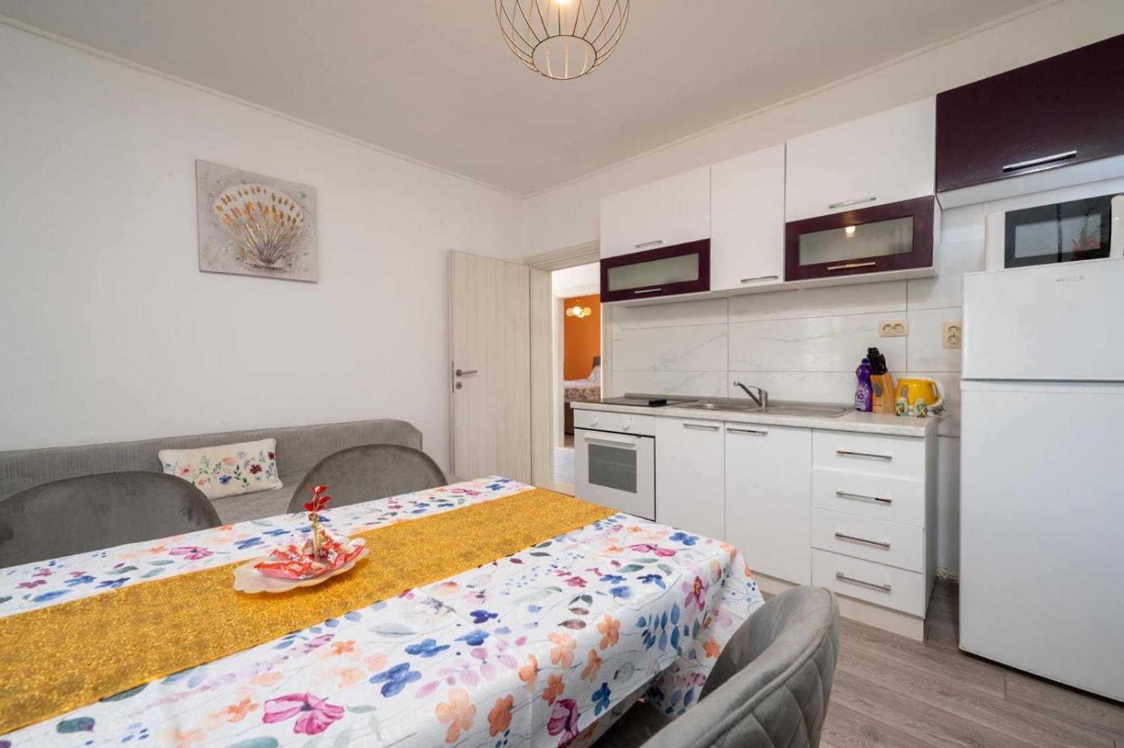 Apartment Lucija *