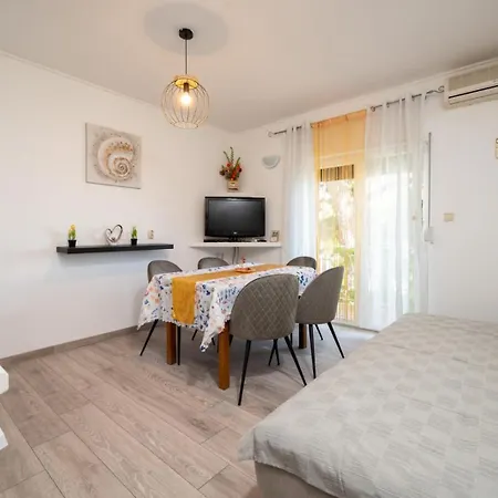 Apartments Lucija Trogir Exterior foto